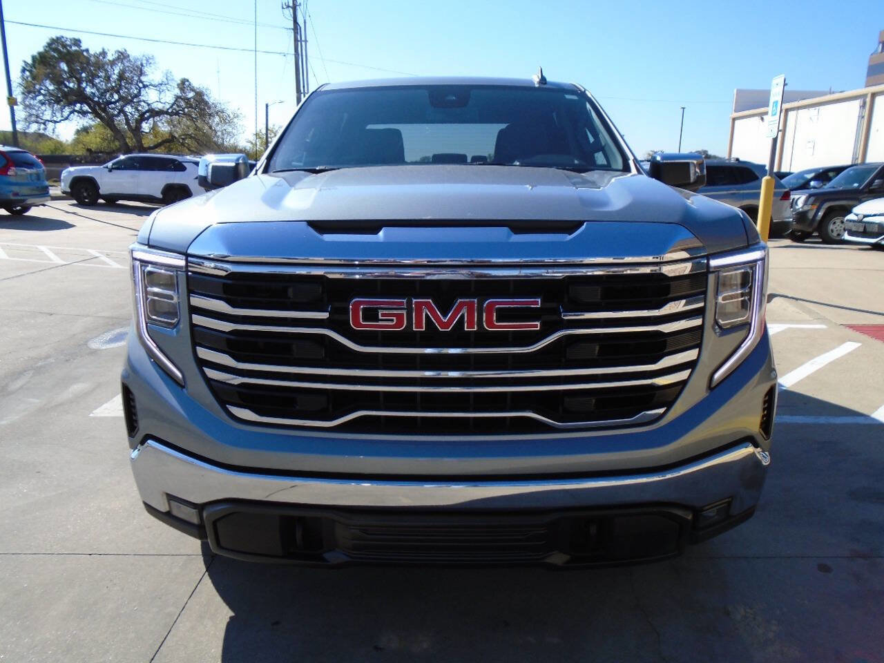 Used 2025 GMC Sierra 1500 SLT image 2