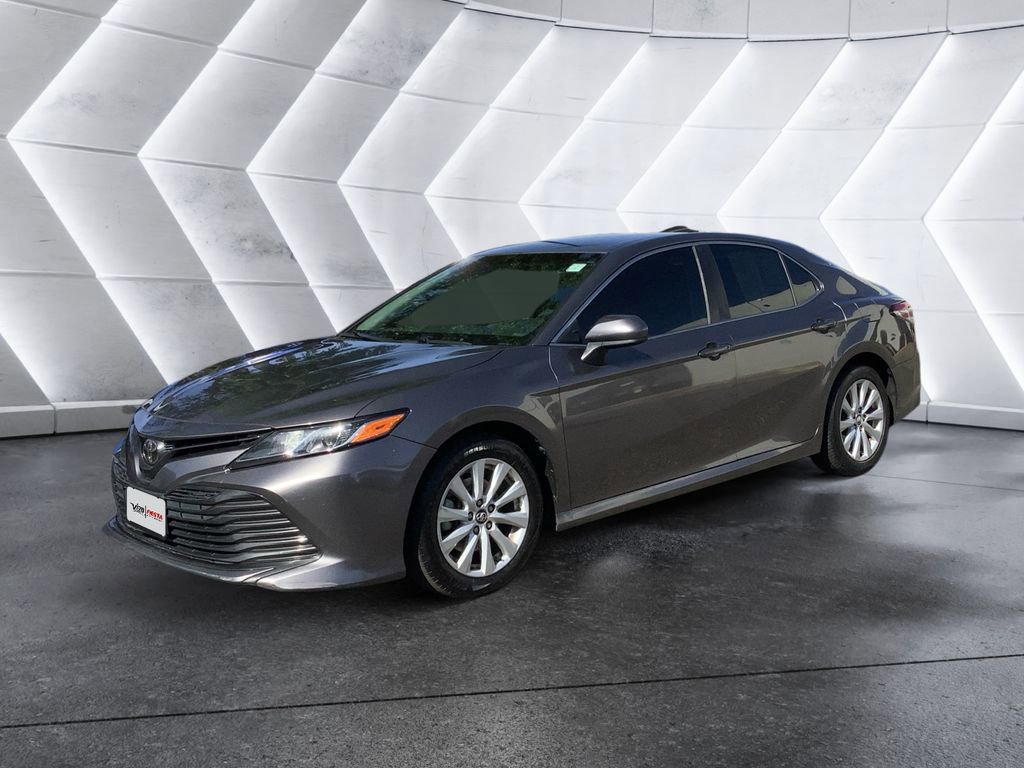 Used 2018 Toyota Camry LE FWD image 3