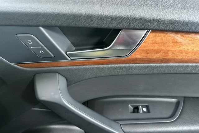 Used 2023 Audi Q5 2.0T Premium w/ Convenience Package image 21