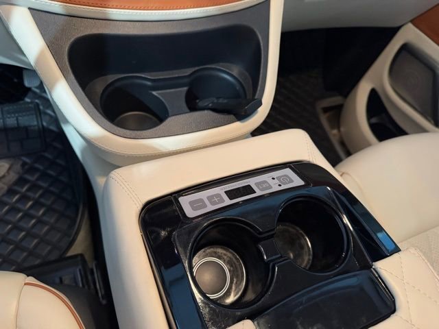 Used 2020 Mercedes-Benz Metris Maybach image 19