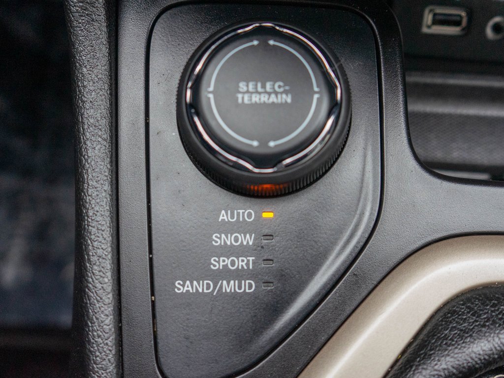 Used 2018 Jeep Cherokee Limited image 26