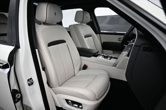 Certified 2022 Rolls-Royce Cullinan w/ Dark Exterior Package AWD/4WD image 32