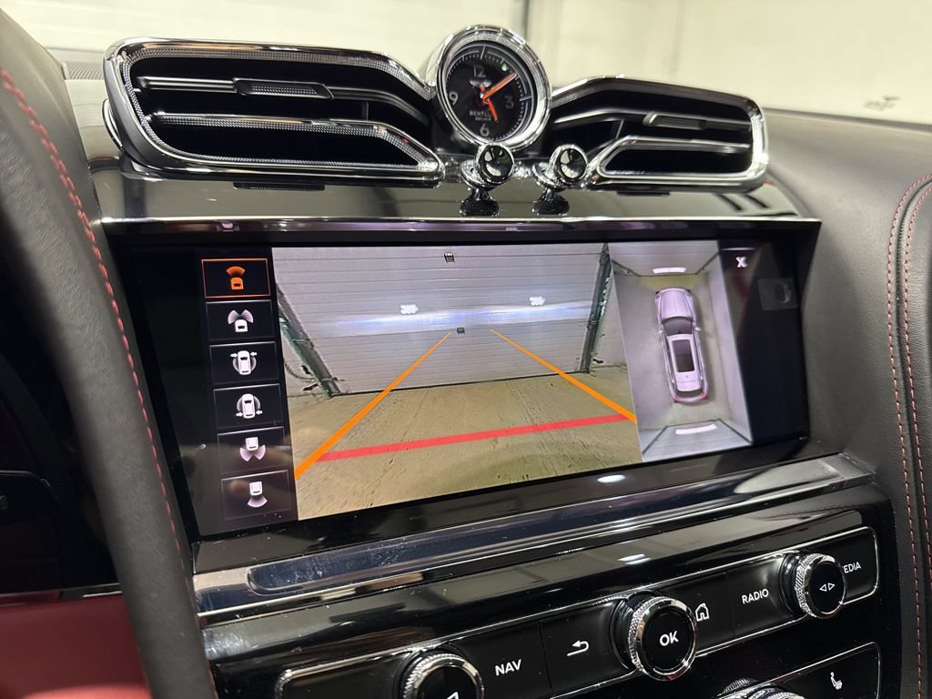 Used 2023 Bentley Bentayga AWD/4WD image 32