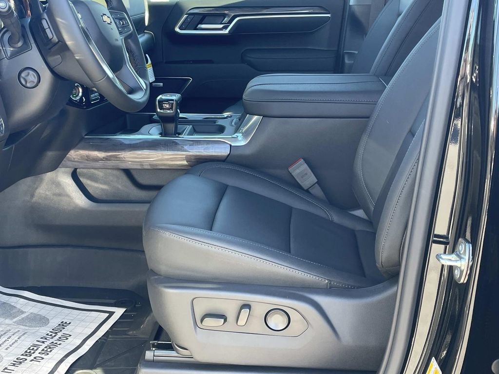 New 2026 Chevrolet Silverado 1500 LTZ w/ LTZ Premium Package AWD/4WD image 18