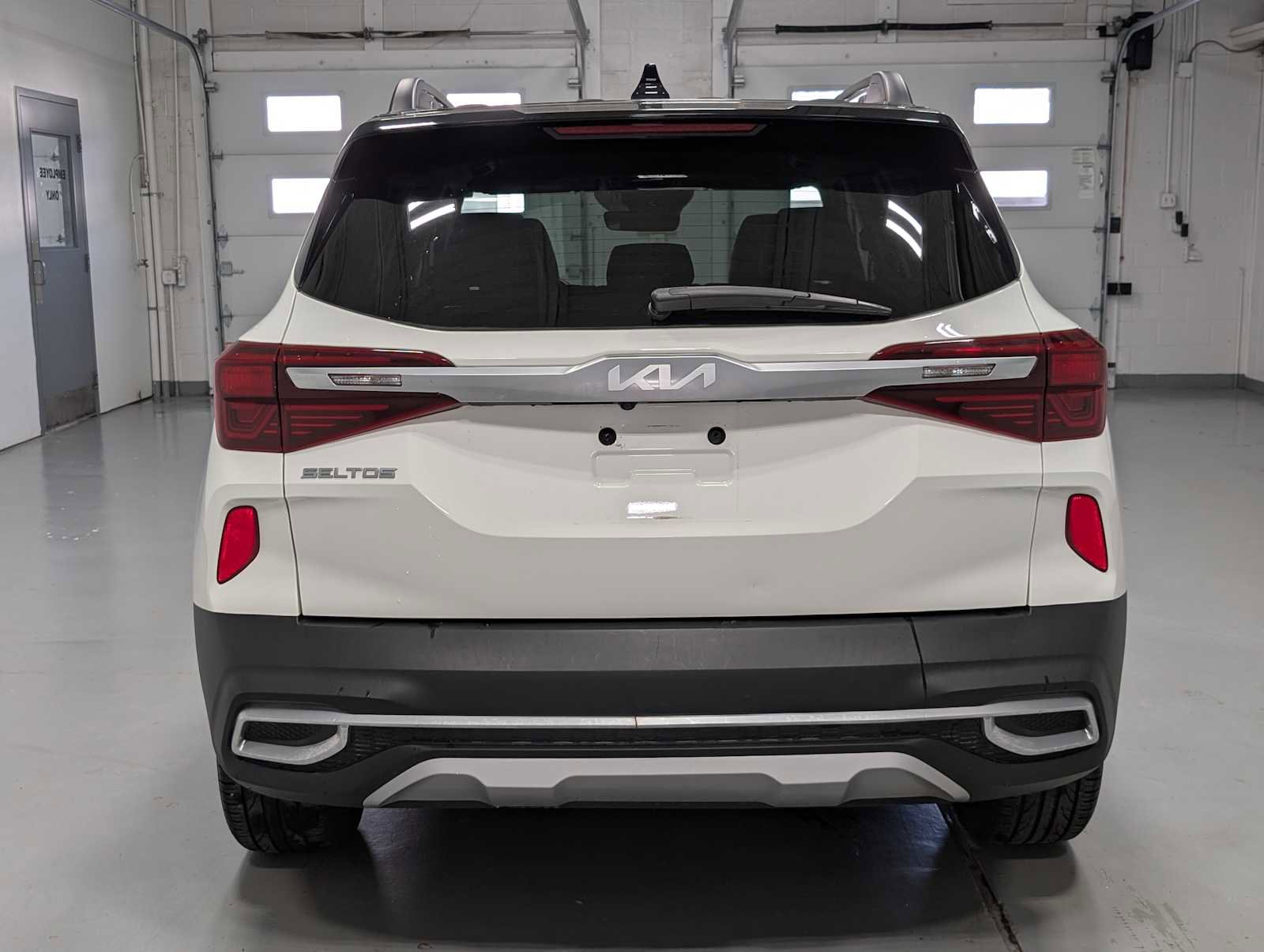 Certified 2022 Kia Seltos Nightfall Edition AWD/4WD image 9