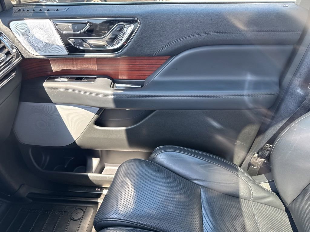 Used 2022 Lincoln Navigator Reserve AWD/4WD image 30