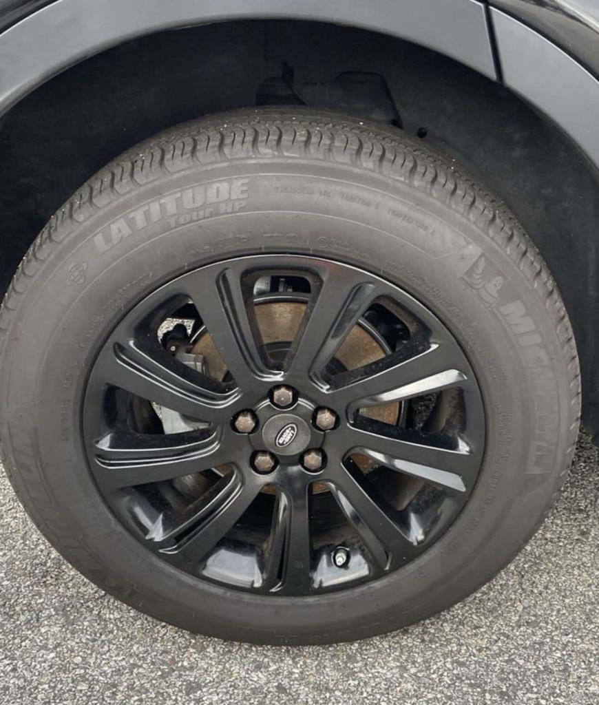 Used 2019 Land Rover Discovery Sport SE image 4