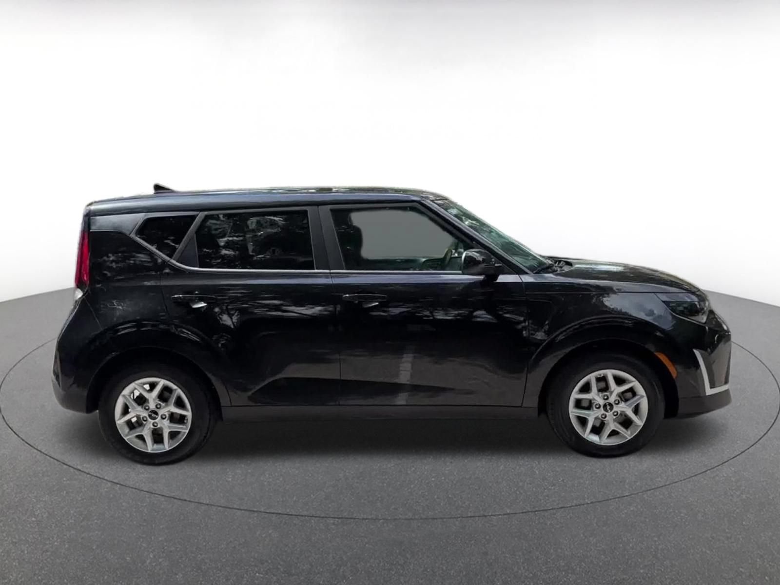 Used 2025 Kia Soul LX w/ LX Technology Package FWD image 15