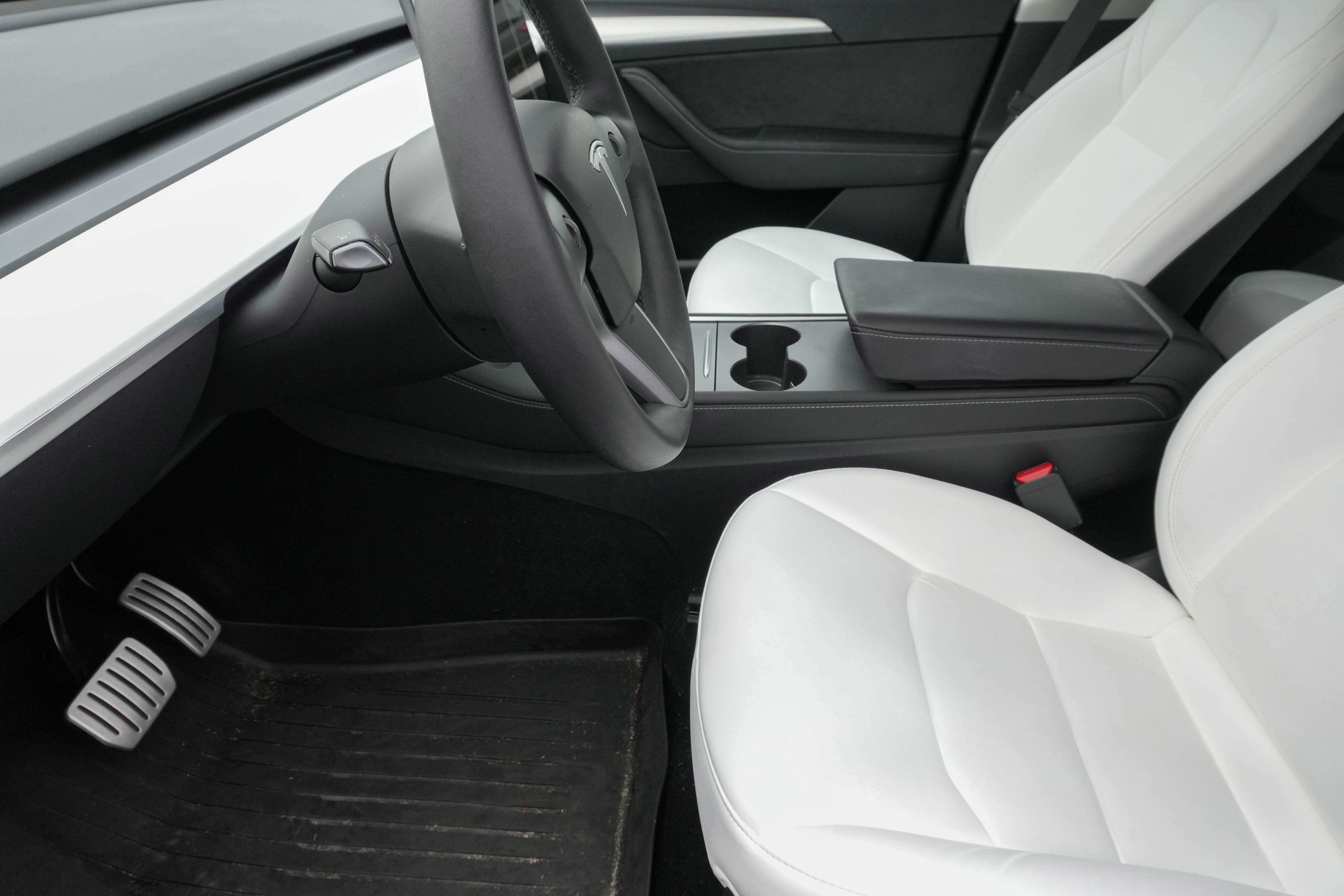 Used 2024 Tesla Model Y Performance image 12