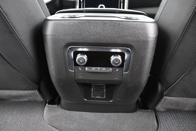 Used 2025 GMC Yukon XL Denali AWD/4WD image 18