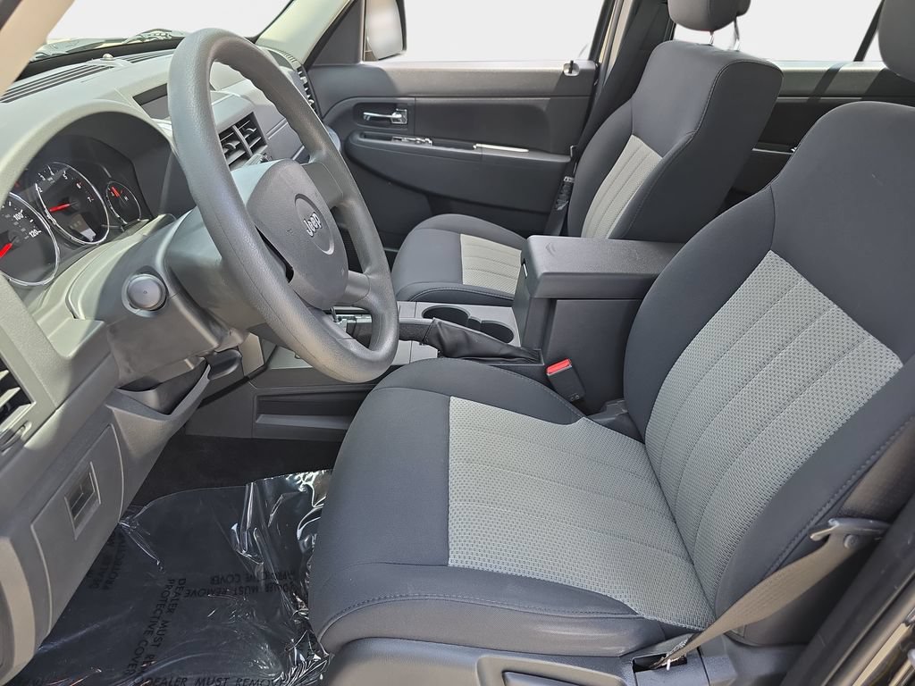 Used 2010 Jeep Liberty Sport RWD image 17