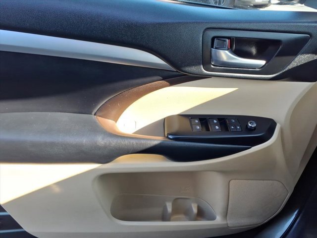 Used 2018 Toyota Highlander XLE image 23