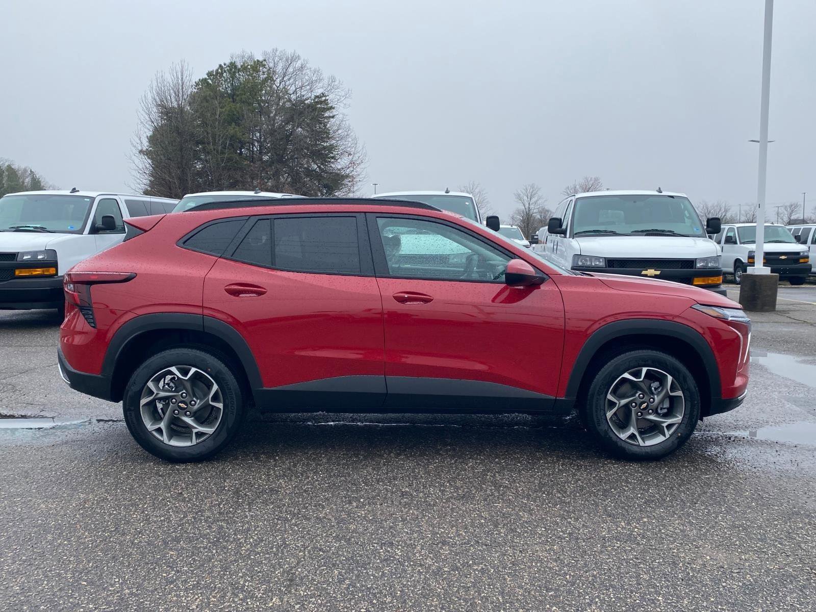 New 2026 Chevrolet Trax LT w/ LT Convenience Package FWD image 2
