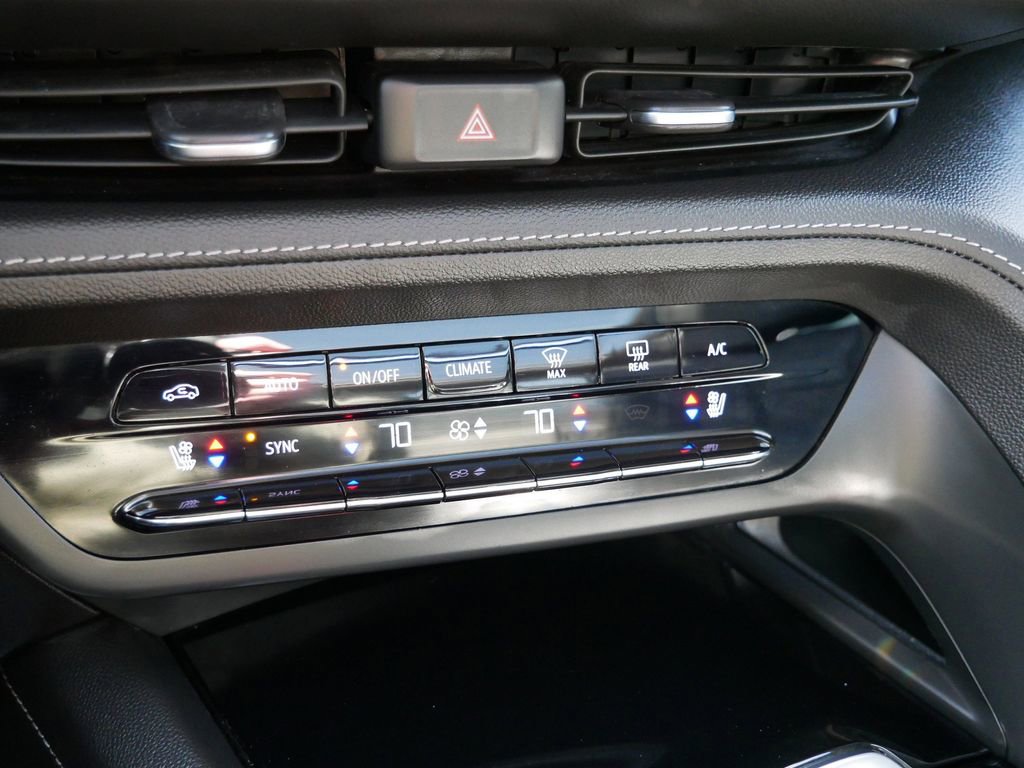 Used 2023 Buick Envision Avenir AWD/4WD image 25