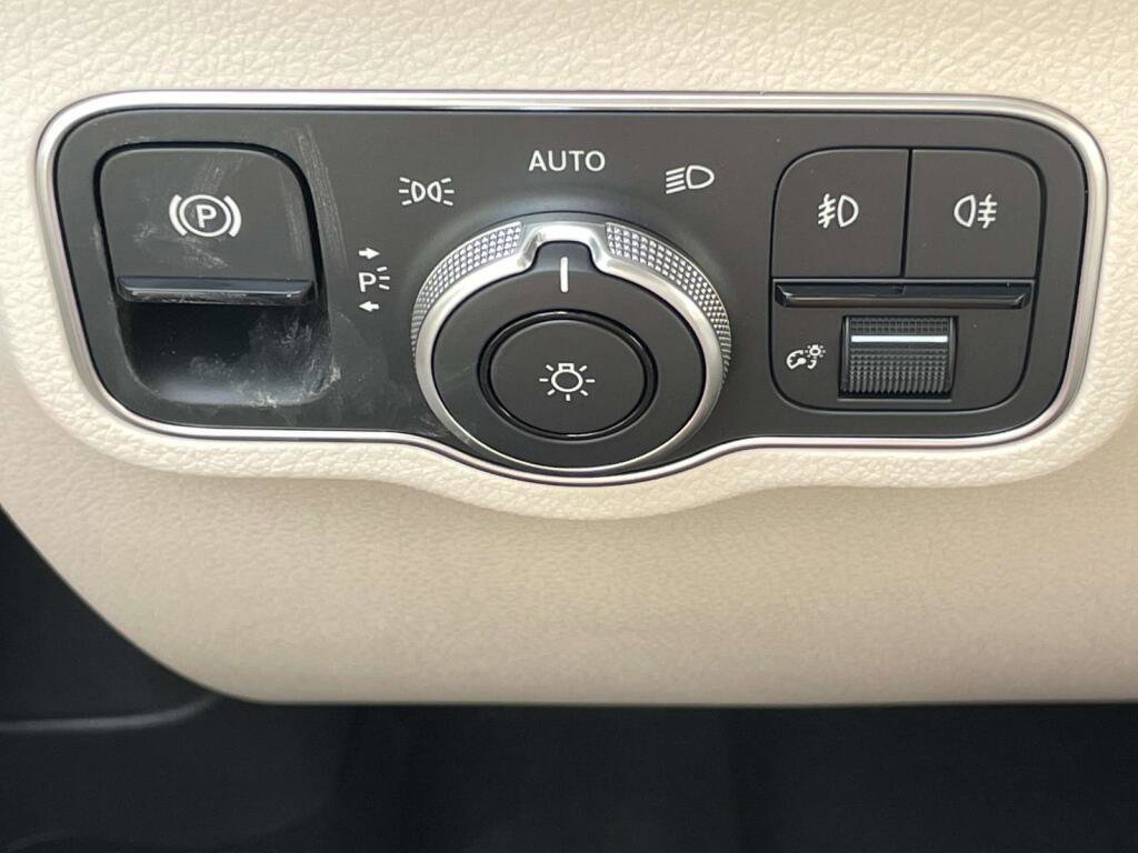 New 2026 Mercedes-Benz GLB 250 4MATIC image 32