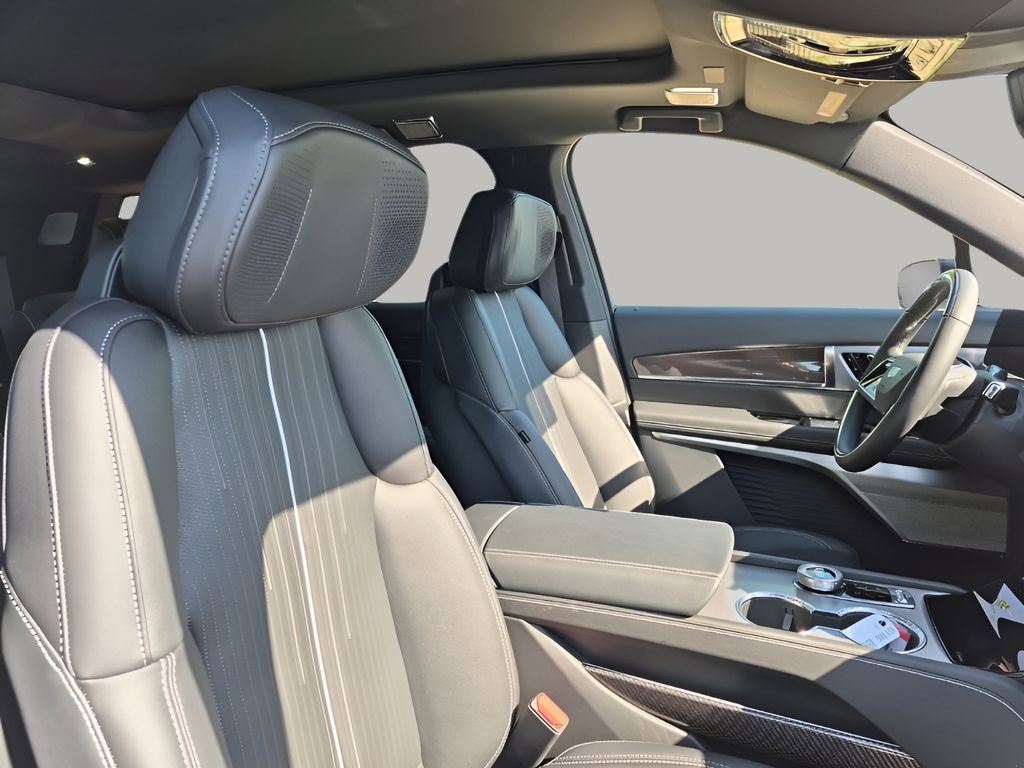New 2026 Cadillac Vistiq Luxury AWD/4WD image 16