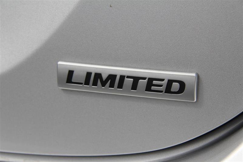 Used 2015 Hyundai Elantra Limited w/ Option Group 05 FWD image 14