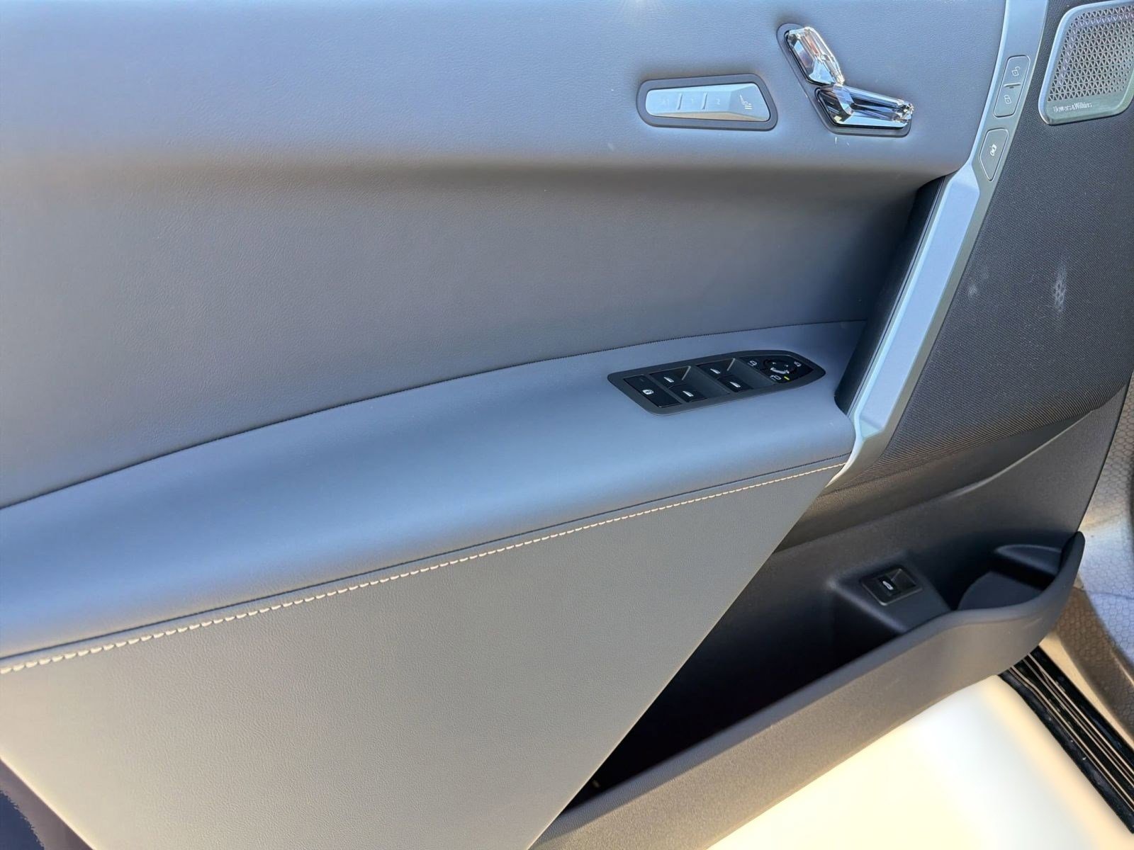 New 2026 BMW iX M70 image 20