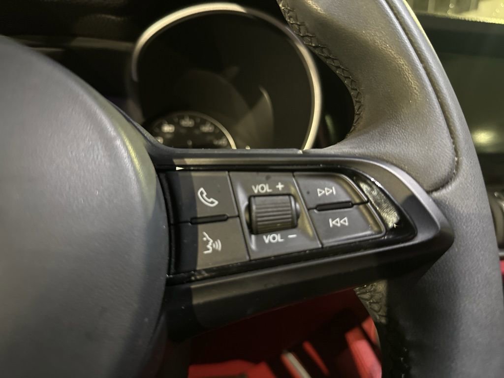 Used 2020 Alfa Romeo Stelvio Base image 11