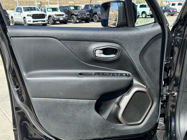 Used 2023 Jeep Renegade Latitude AWD/4WD image 26