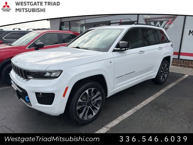 Used 2023 Jeep Grand Cherokee Overland AWD/4WD image 3