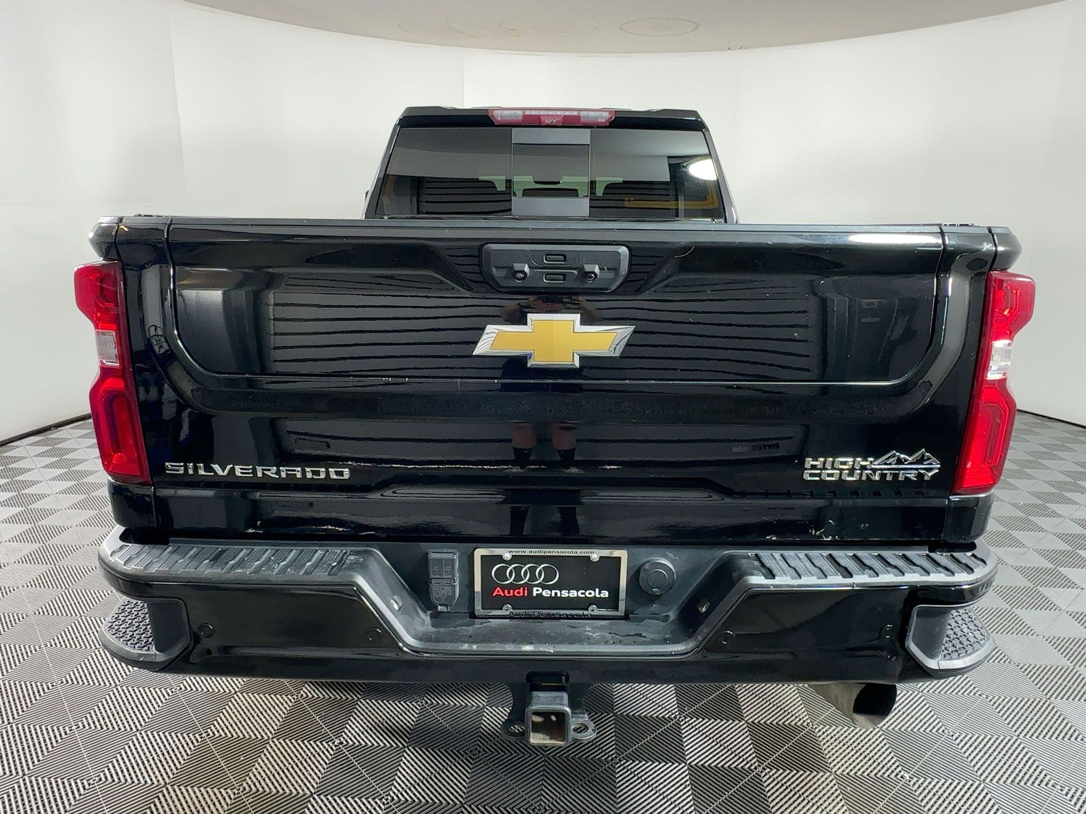 Used 2023 Chevrolet Silverado 2500 High Country w/ Z71 Off-Road Package image 7