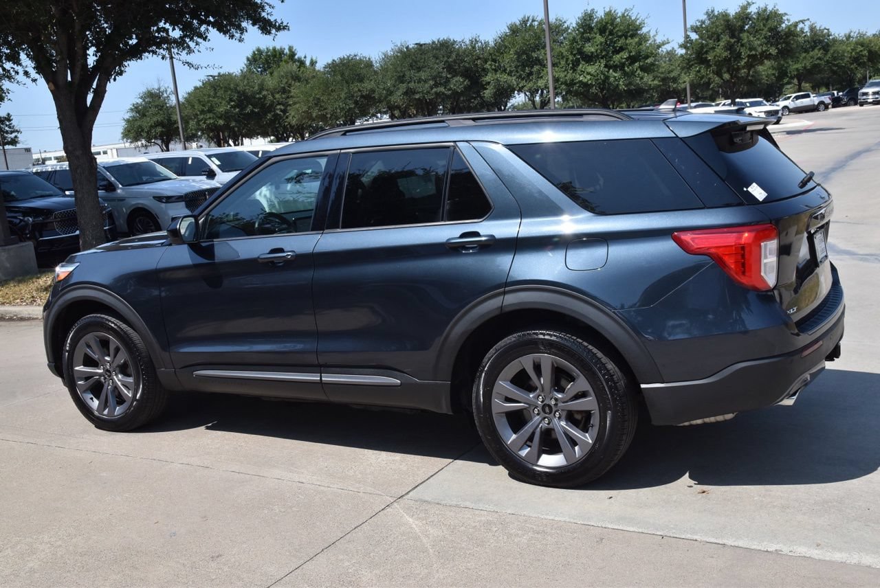Used 2024 Ford Explorer XLT w/ Equipment Group 202A AWD/4WD image 11