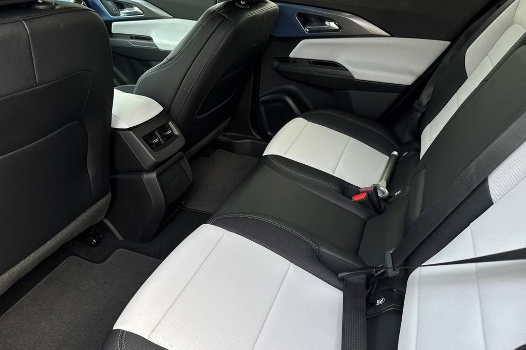 New 2026 Chevrolet Equinox EV LT w/ LPO, Blackout Package FWD image 12