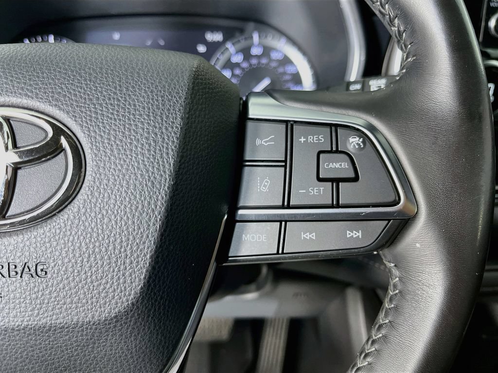 Used 2021 Toyota Highlander XSE AWD/4WD image 17