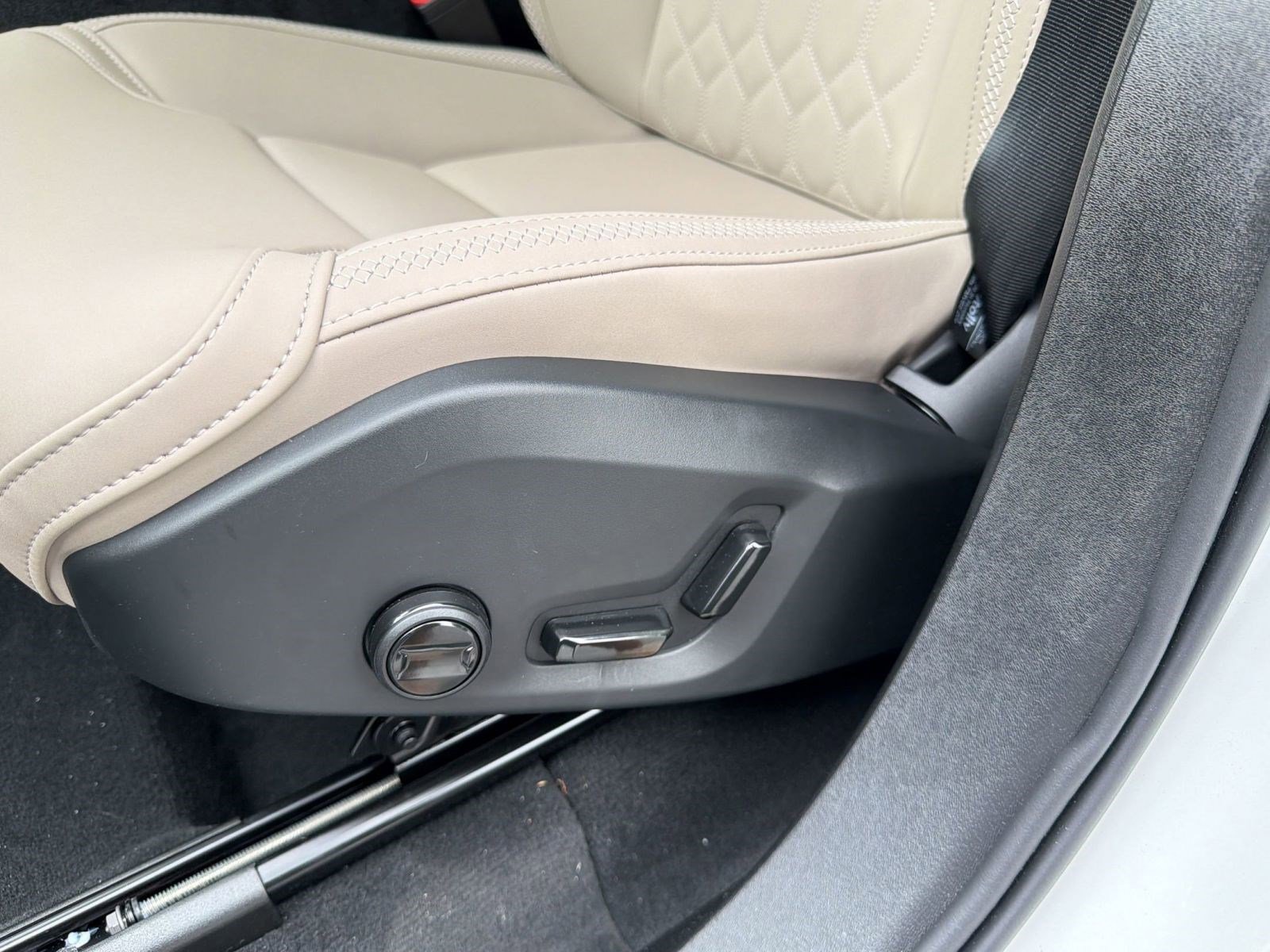 New 2026 Volvo XC90 B6 Plus AWD/4WD image 13