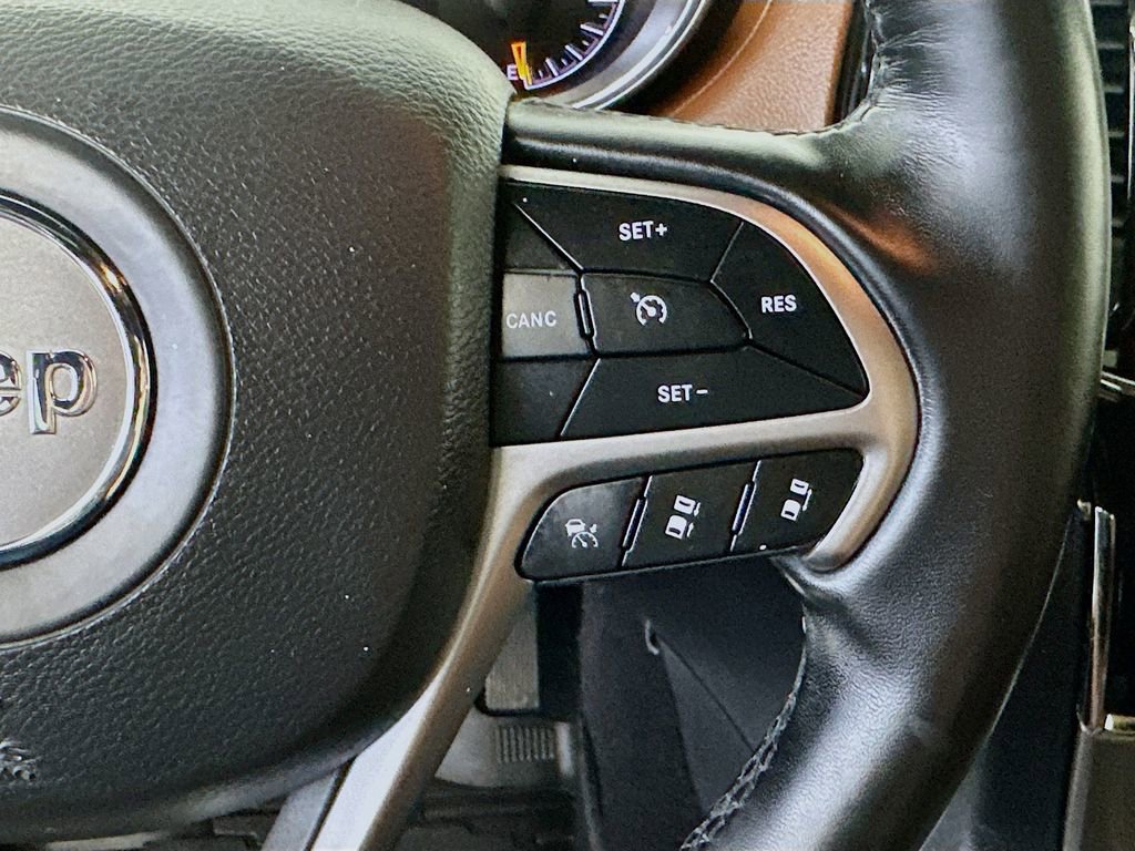 Used 2021 Jeep Grand Cherokee Overland AWD/4WD image 27