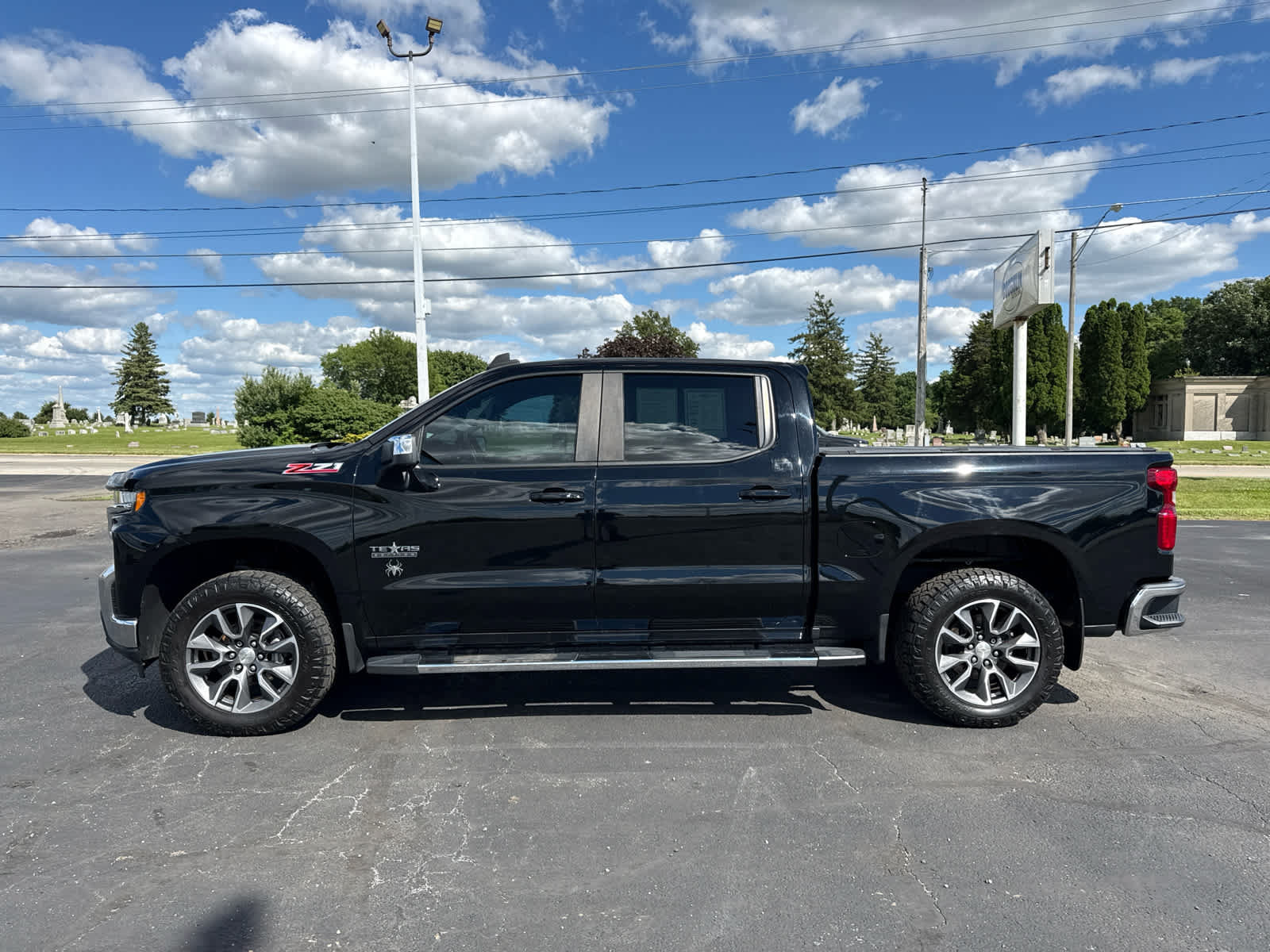 Certified 2020 Chevrolet Silverado 1500 LT w/ Texas Edition AWD/4WD image 2