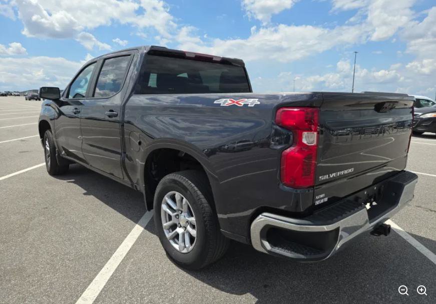 Used 2022 Chevrolet Silverado 1500 LT AWD/4WD image 2