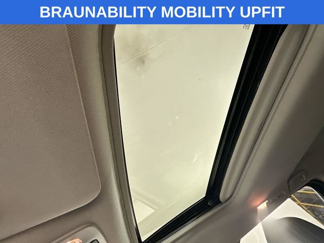 Used 2021 Toyota Sienna XLE w/ XLE Plus Package image 22