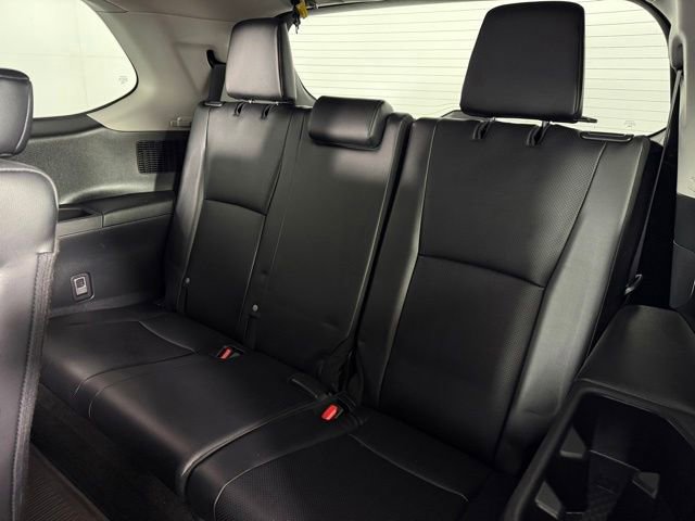 Used 2024 Toyota Grand Highlander AWD image 16