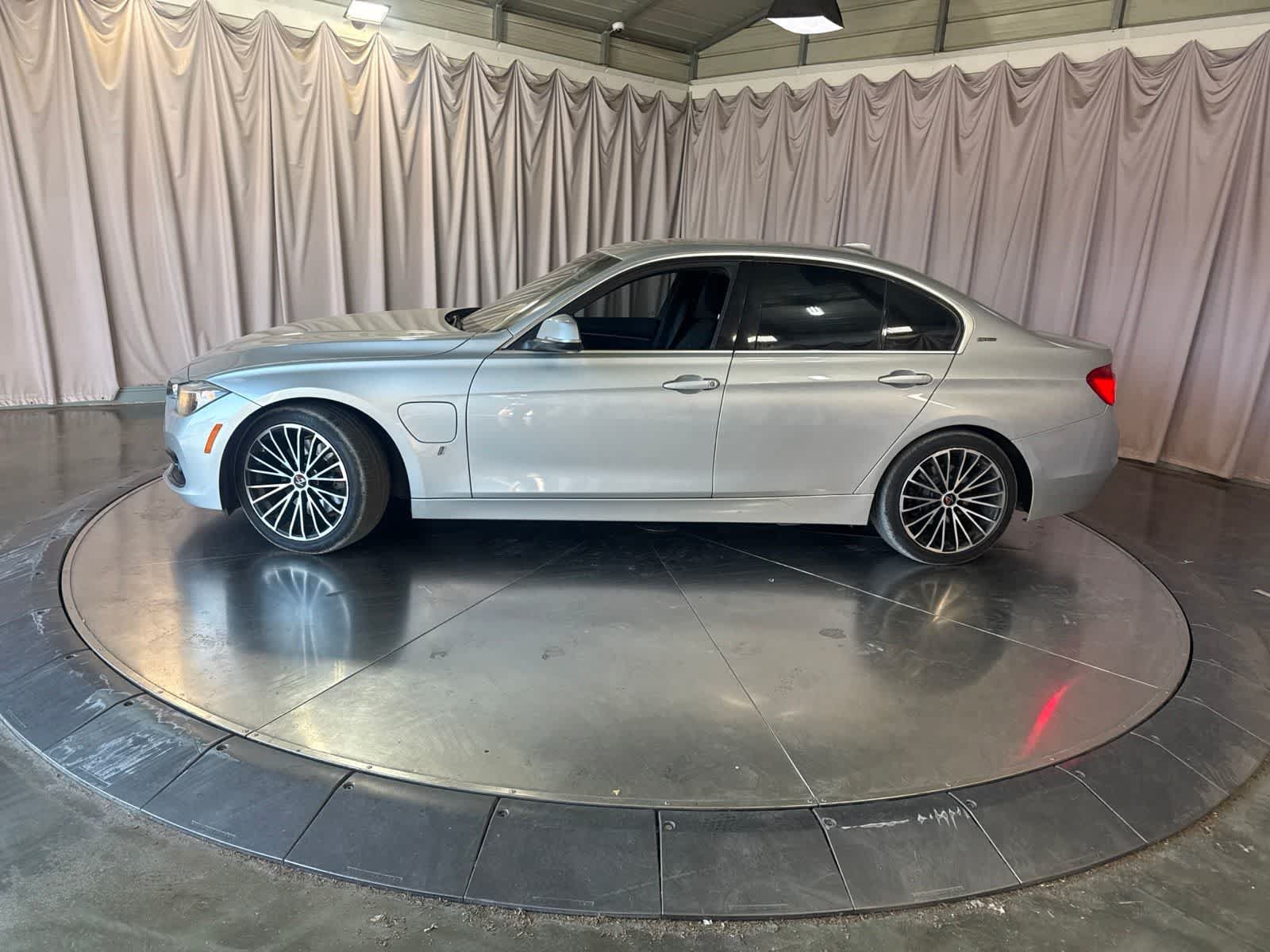 Used 2017 BMW 330e RWD image 8