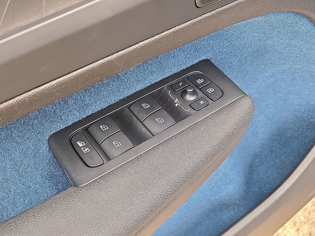 Used 2023 Volvo C40 P8 Recharge Ultimate image 23