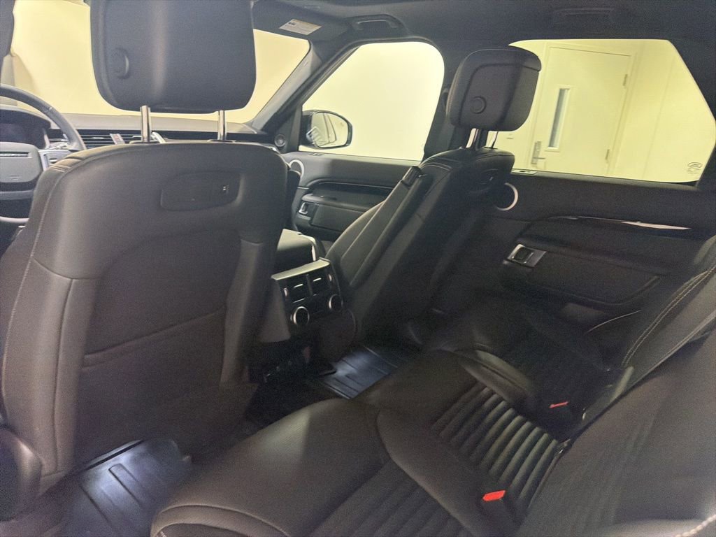 Used 2025 Land Rover Discovery S image 21