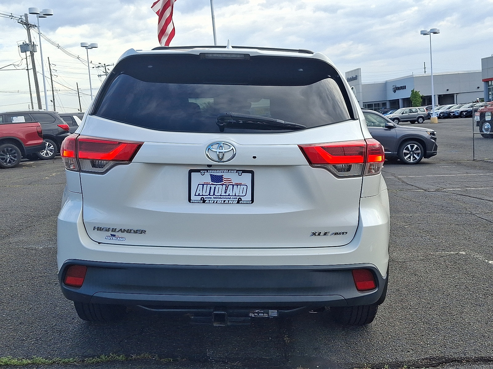 Used 2019 Toyota Highlander XLE AWD/4WD image 6