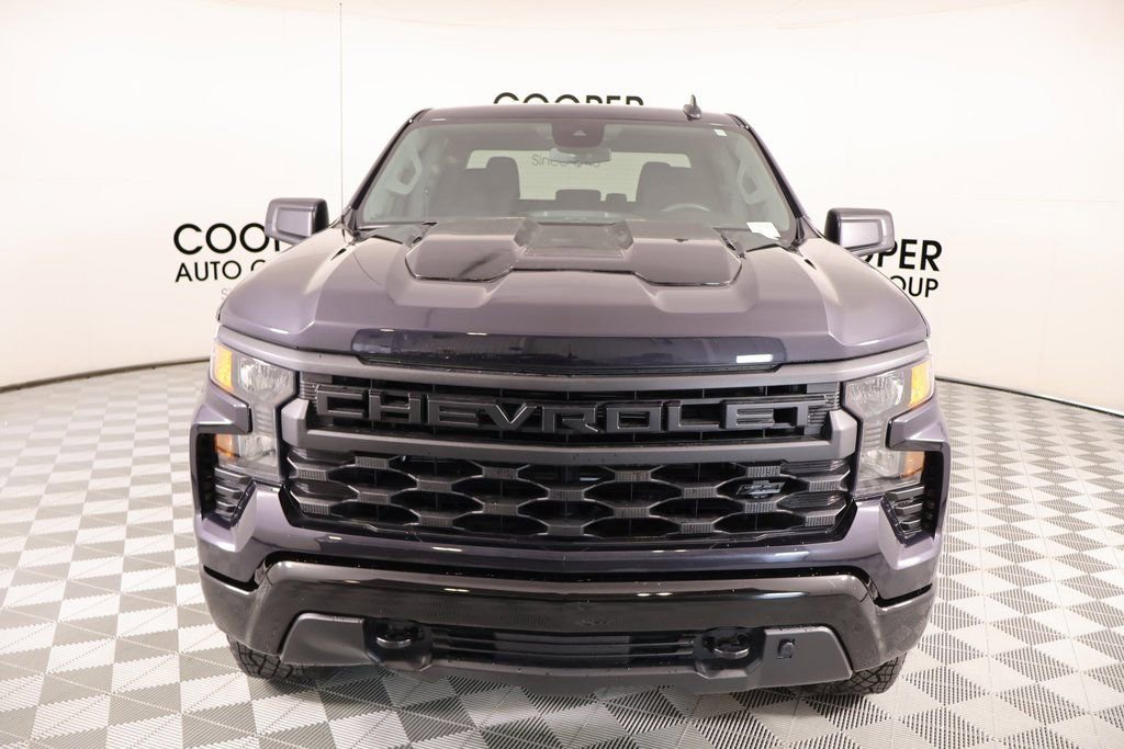 Used 2024 Chevrolet Silverado 1500 Custom Trail Boss w/ Dark Appearance Package image 8