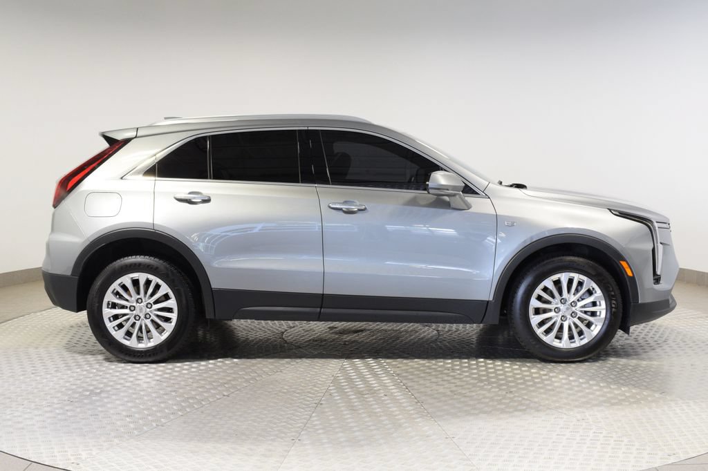 Used 2024 Cadillac XT4 Luxury w/ Cold Weather Package AWD/4WD image 8