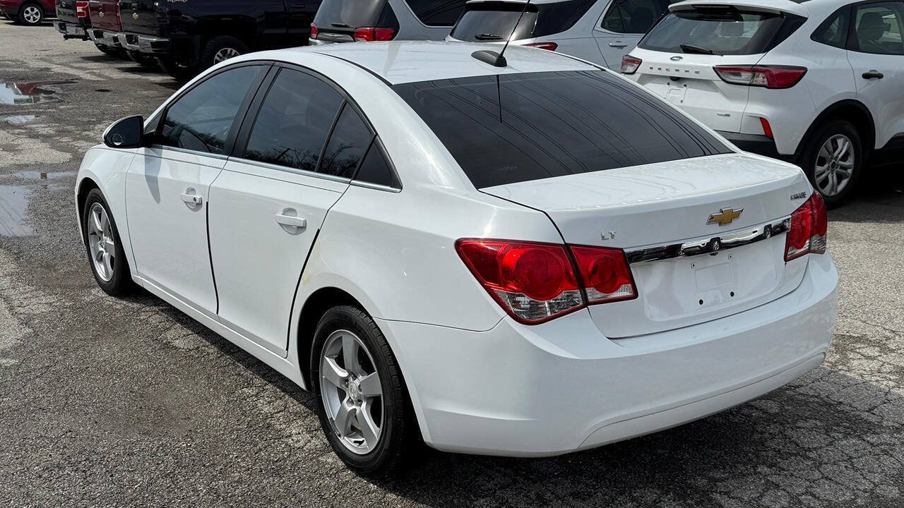 Used 2015 Chevrolet Cruze LT w/ Technology Package FWD image 5