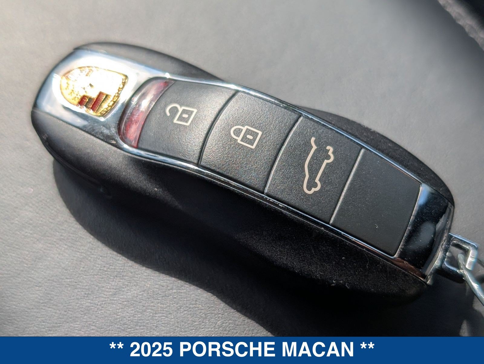 Used 2025 Porsche Macan Turbo AWD/4WD image 35