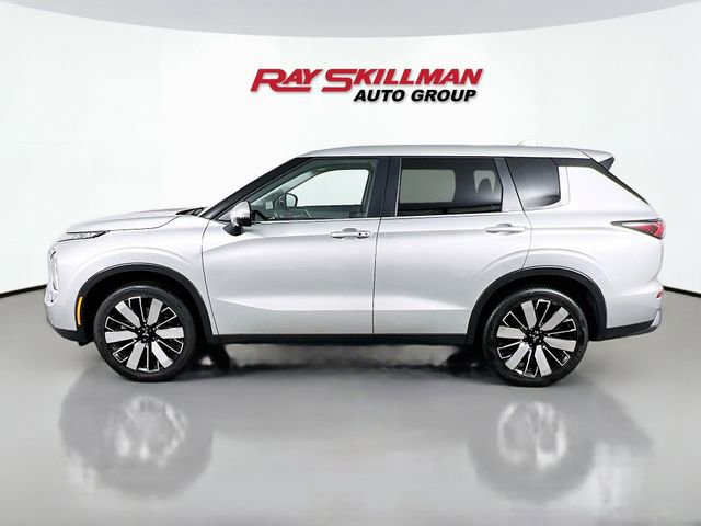 Used 2025 Mitsubishi Outlander SE AWD/4WD image 4