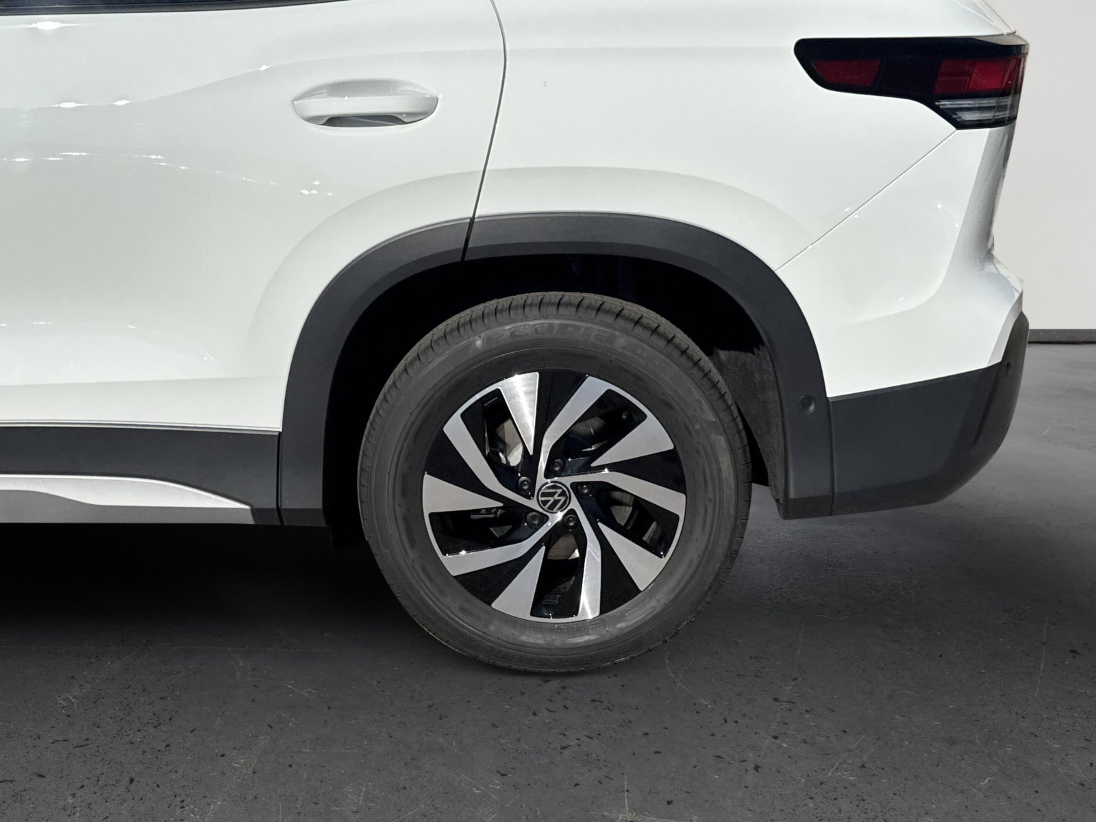 New 2026 Volkswagen Tiguan S FWD image 7