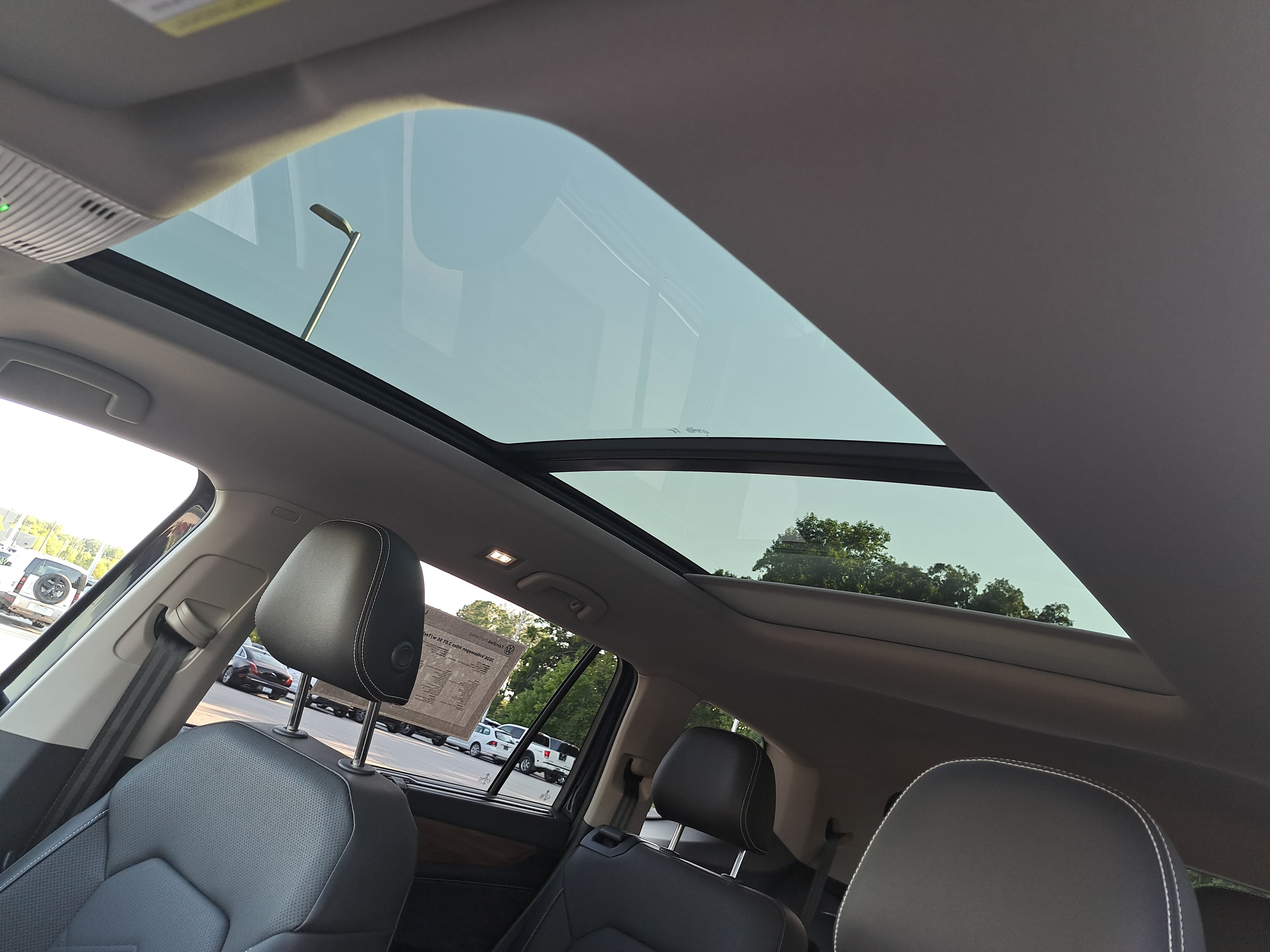 Certified 2026 Volkswagen Atlas SE w/ Panoramic Sunroof Package FWD image 32