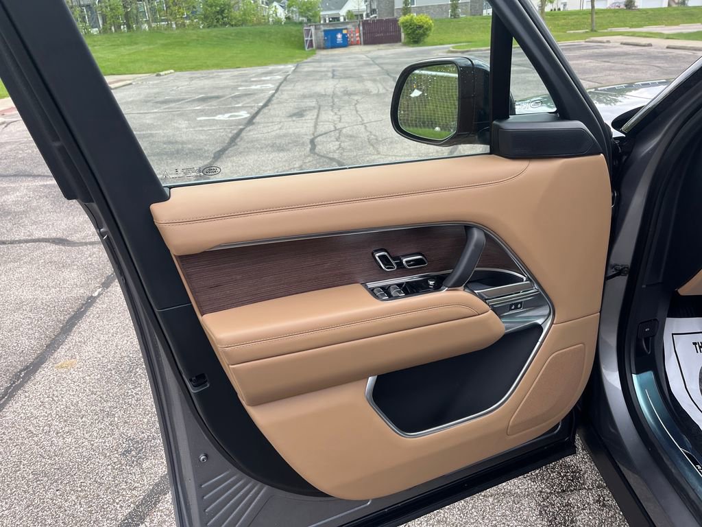 Used 2026 Land Rover Range Rover SE AWD/4WD image 10