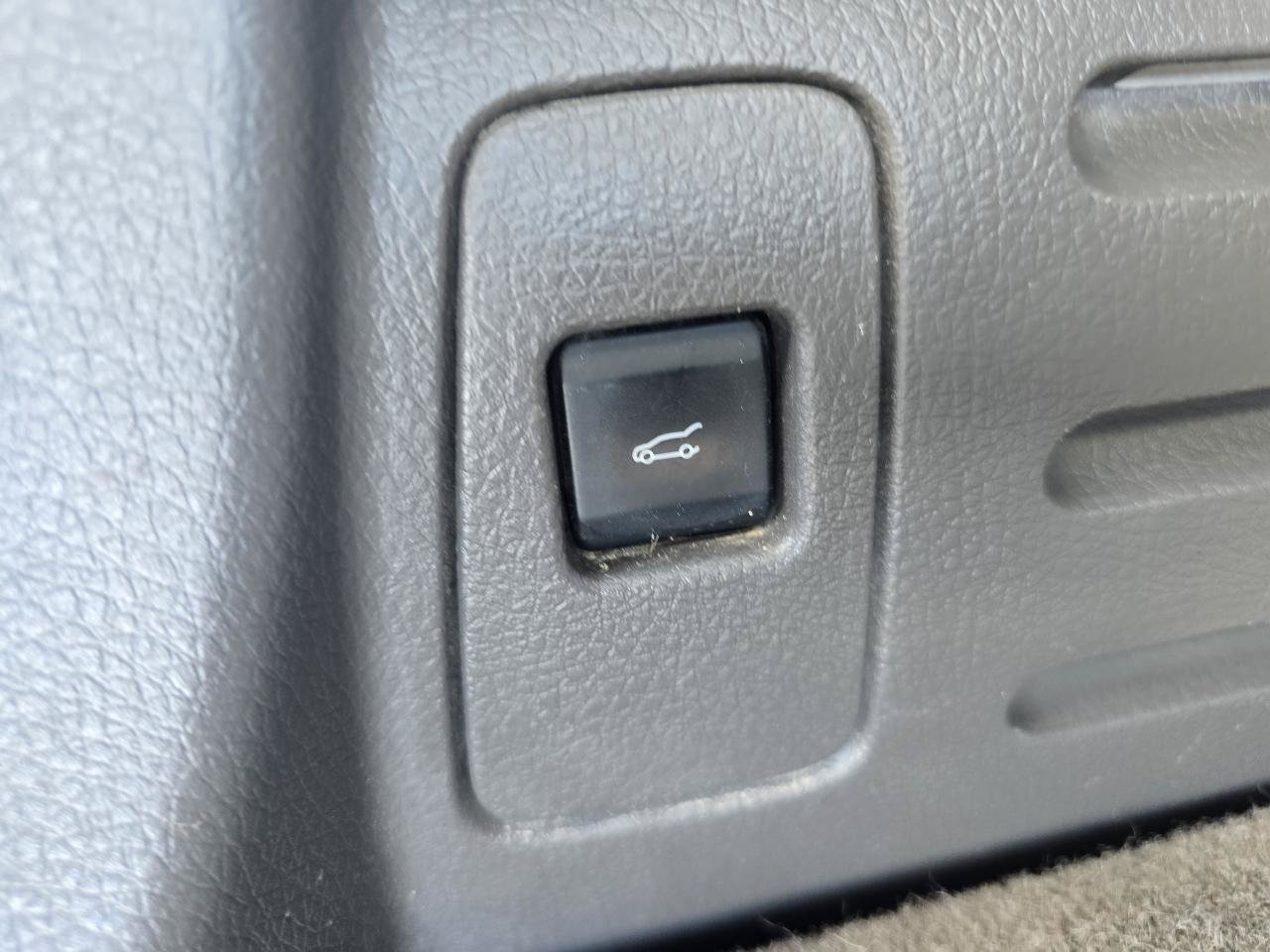 Used 2013 Ford Edge Limited FWD image 8