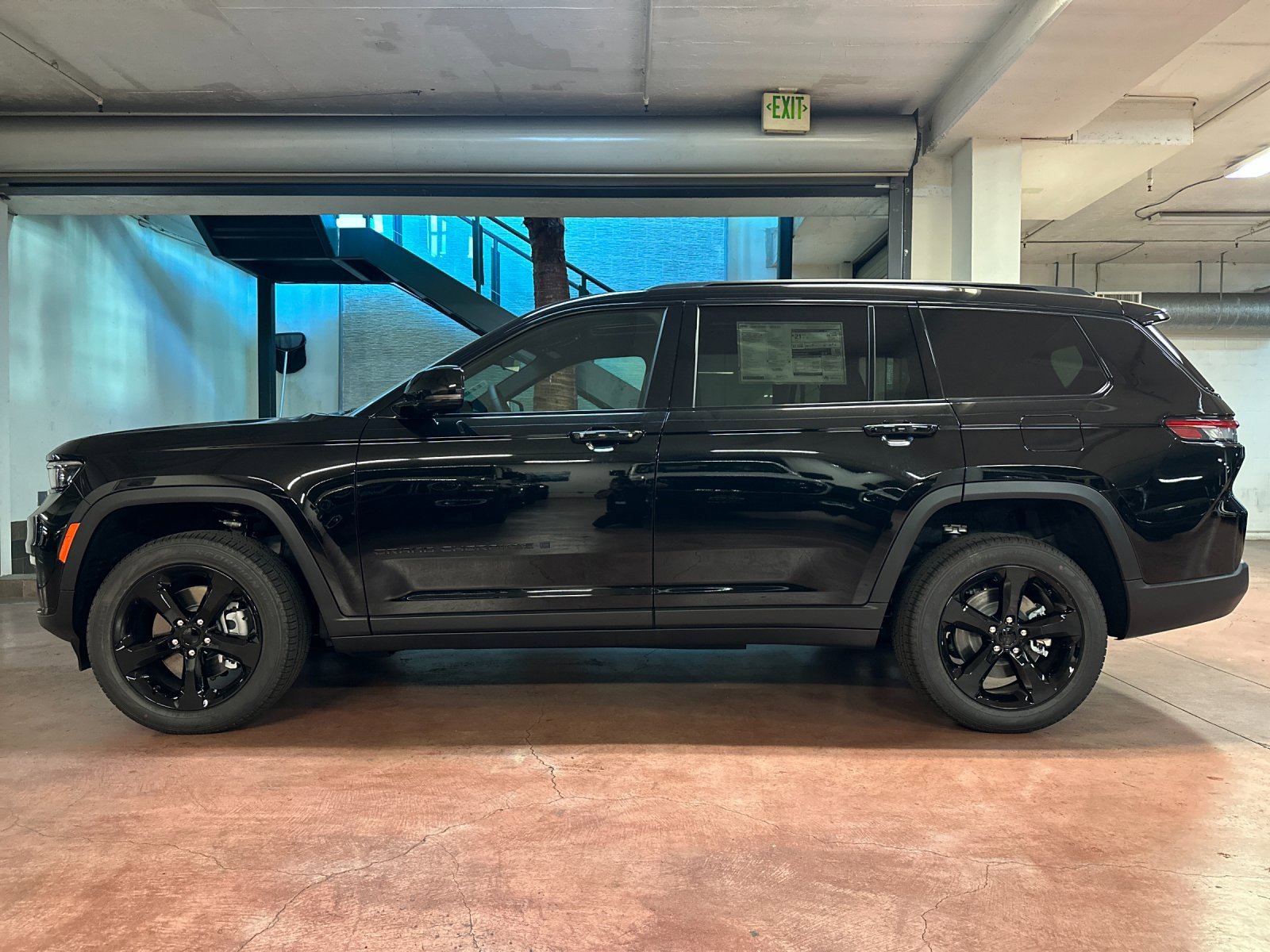 New 2025 Jeep Grand Cherokee L Limited w/ Black Appearance Package image 2