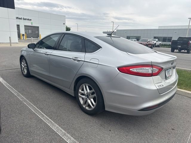 Used 2015 Ford Fusion SE FWD image 4